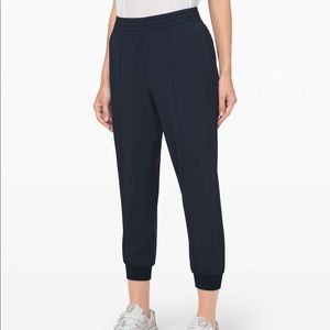 Lululemon wanderer cropped jogger in true navy